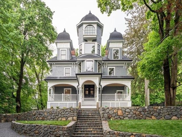House for sale in Newton