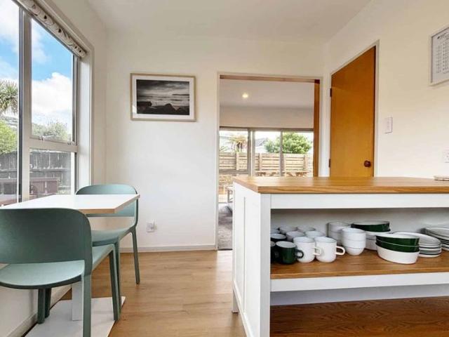 Townhouse for rent in Chaslands, Canterbury