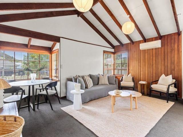 Apartment for rent in Chaslands, Canterbury