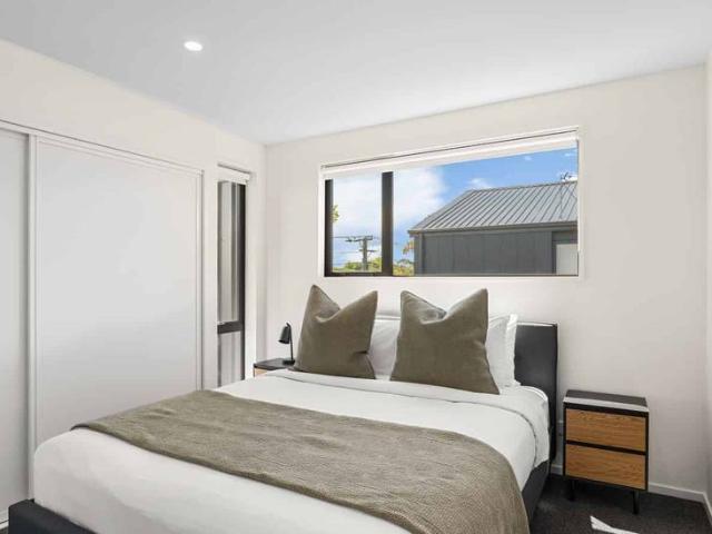 Townhouse for rent in Chaslands, Canterbury