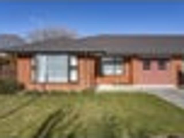Apartment for sale in Chaslands, Canterbury