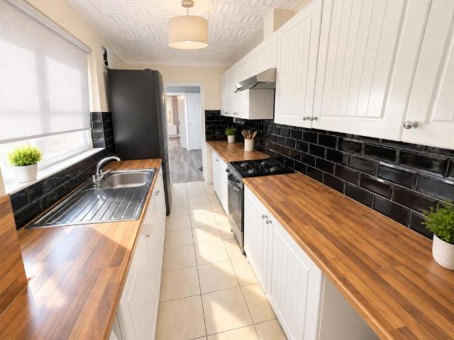 House for rent in Swanscombe and Greenhithe, Monks Orchard