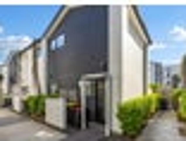 Townhouse for sale in Heathcote, Canterbury