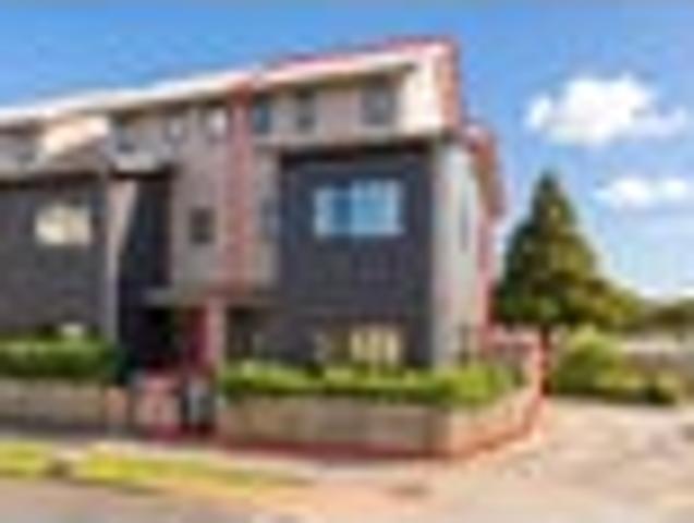 Townhouse for sale in Henderson Green, Henderson-Massey