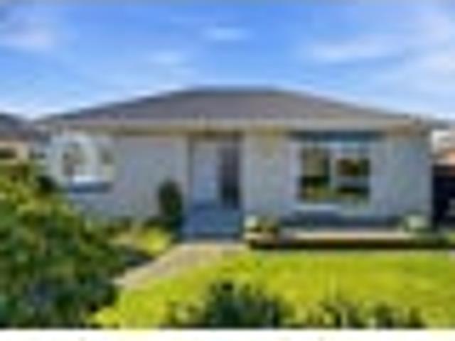House for sale in Chaslands, Canterbury