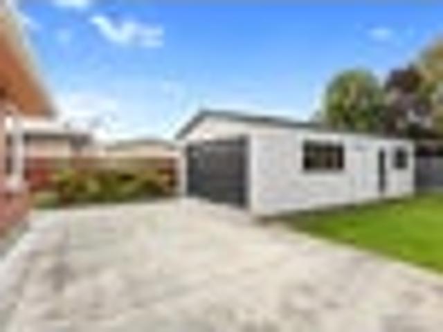 House for sale in Chaslands, Canterbury