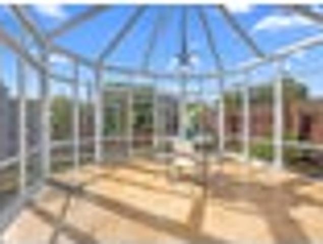 Apartment for sale in Chaslands, Canterbury