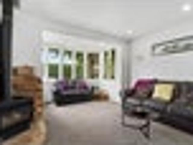 House for sale in Oratia, Oroua County