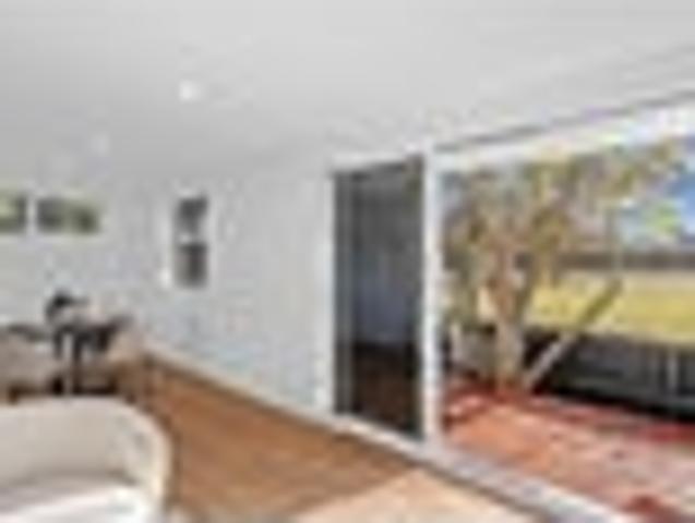 Townhouse for sale in Chaslands, Canterbury