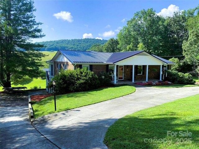 House for sale in Candler