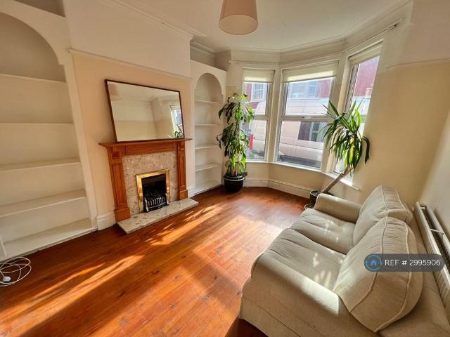 House for rent in Calderstones