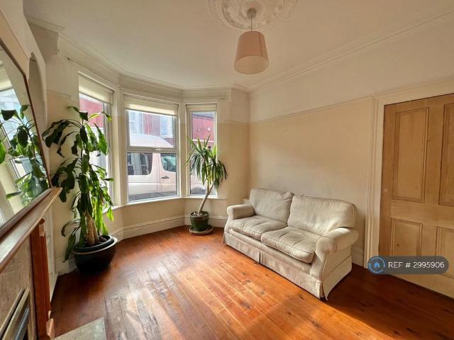 House for rent in Calderstones