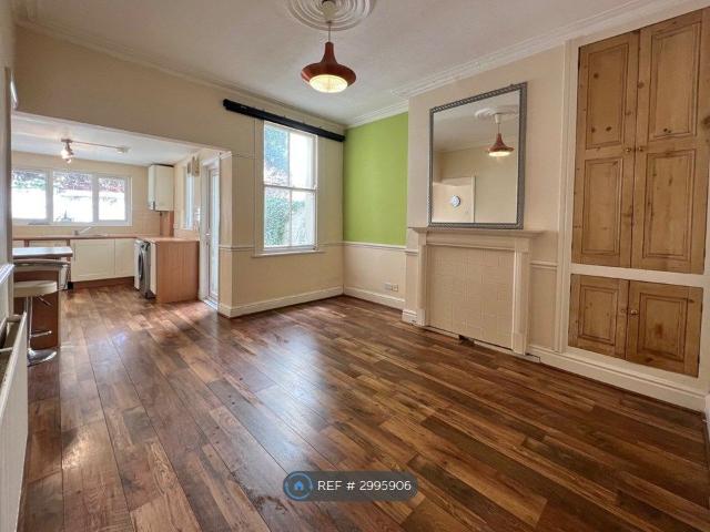 House for rent in Calderstones