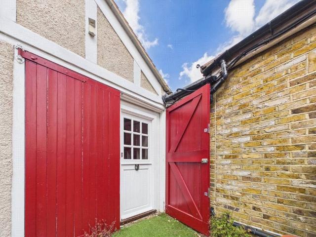 Studio for rent in East Sheen, Greater London