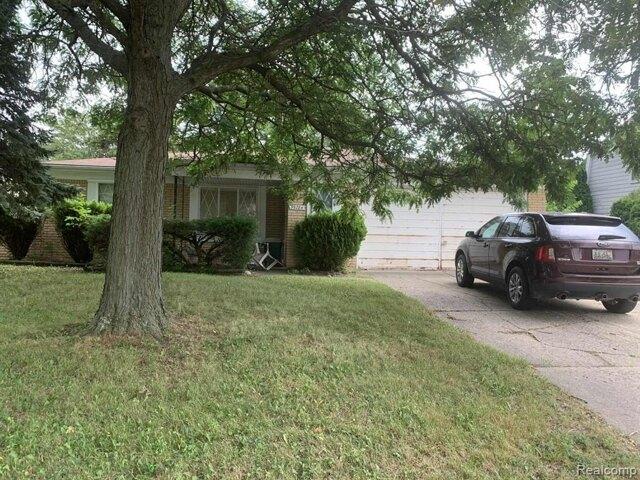 House for sale in Clinton Township