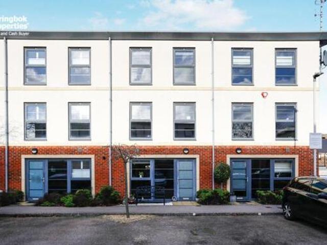 House for sale in Farnborough Business Park, Rushmoor
