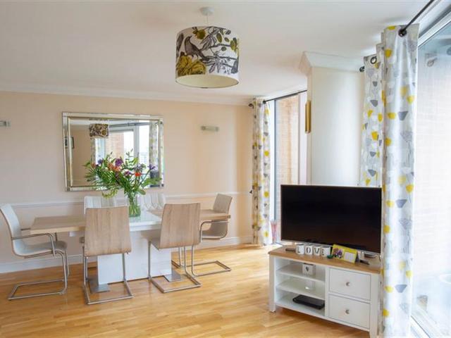 Apartment for rent in Reach, Greater London