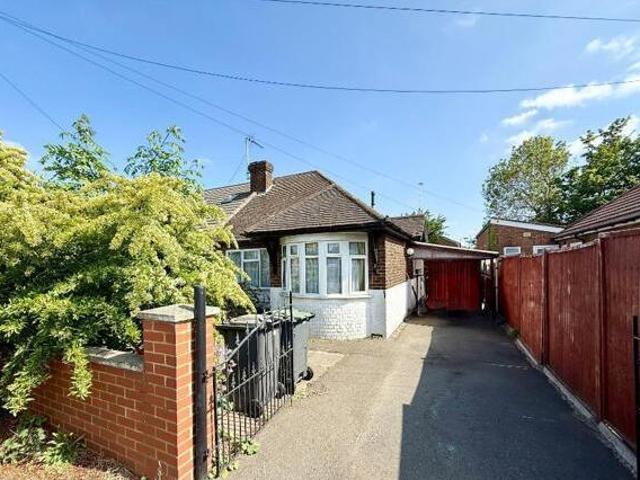 House for sale in Luton