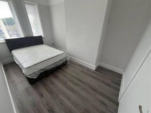Apartment to rent in Bluebell, North Tipperary
