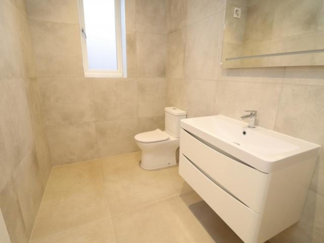 Room for rent in Bush Hill Park, Greater London