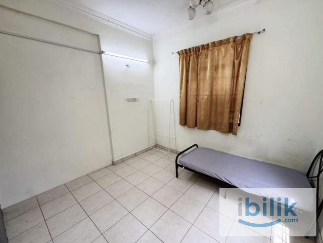 Room for rent in Petaling, Alam Impian