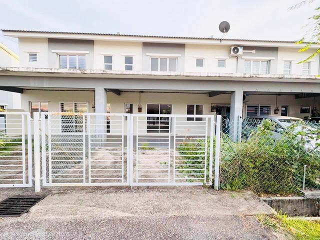 Terraced House for sale in Malaka