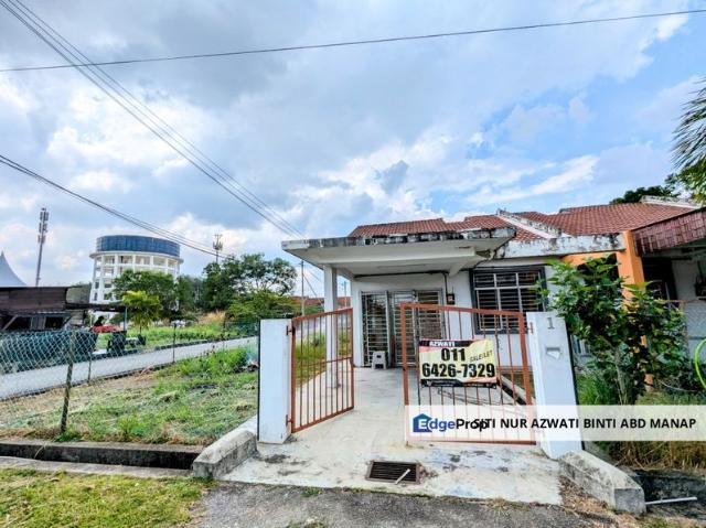 House for sale in Malaka