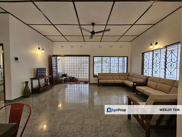 House for sale in Malaka