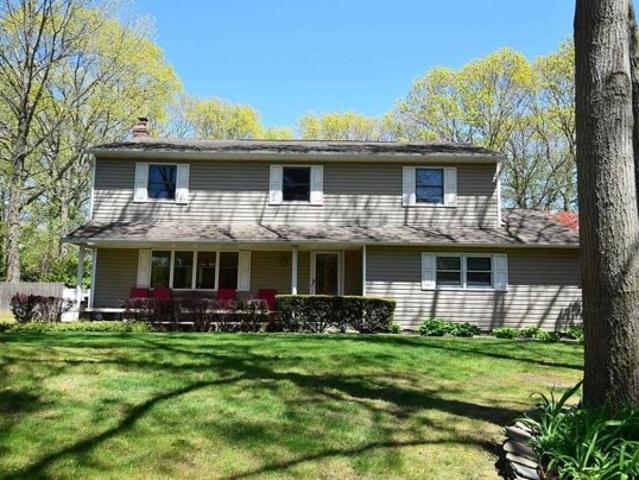House for sale in Nesconset