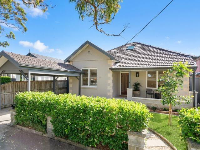 House for sale in Lower North Shore, Sydney
