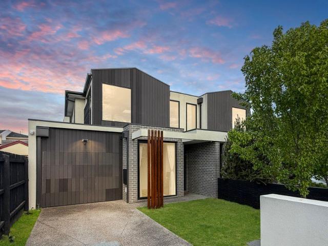 Townhouse for sale in Bentleigh East, Melbourne