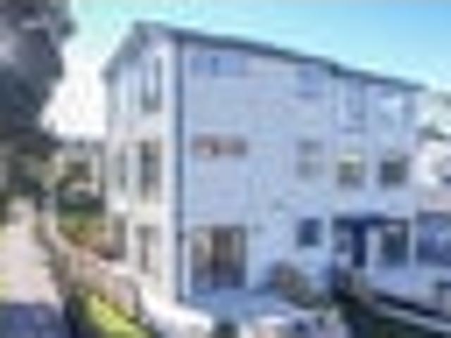 Townhouse for sale in Point England, Oroua County