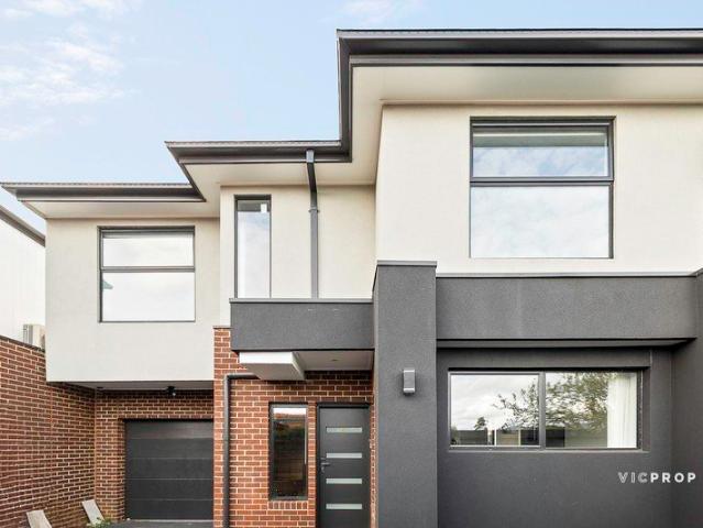 Townhouse for sale in Camerons Creek, Victoria