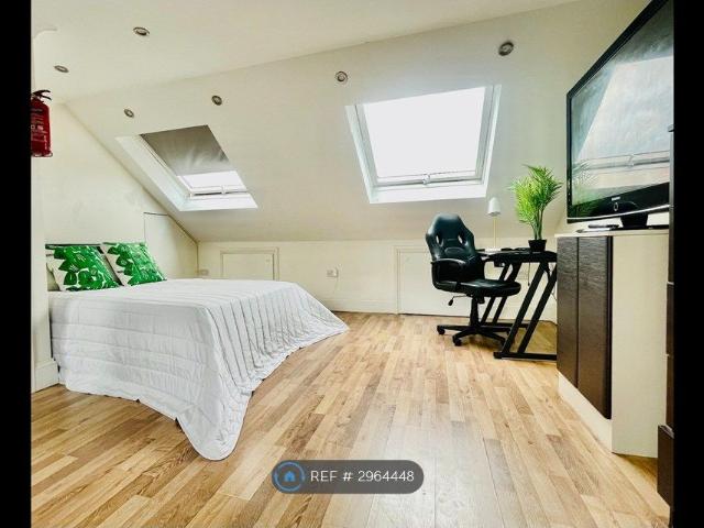 Studio for rent in London Borough of Ealing, Greater London