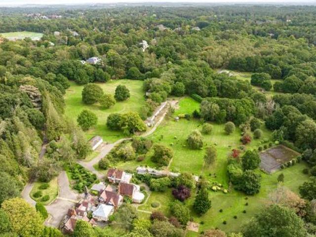 House for sale in Ascot