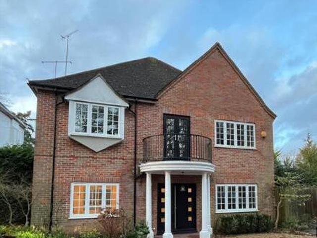 House for sale in Ascot