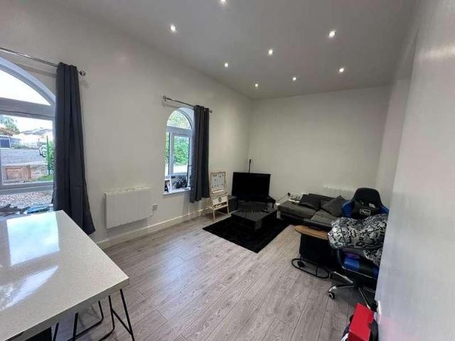 Apartment for rent in Haughton Green, Greenheys