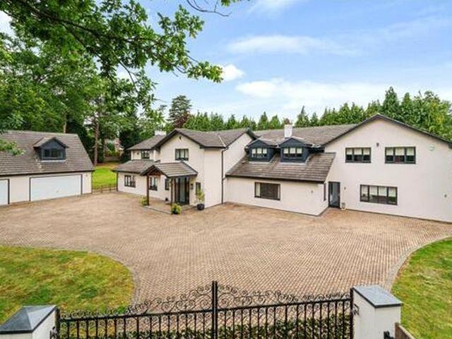 House for sale in Ascot