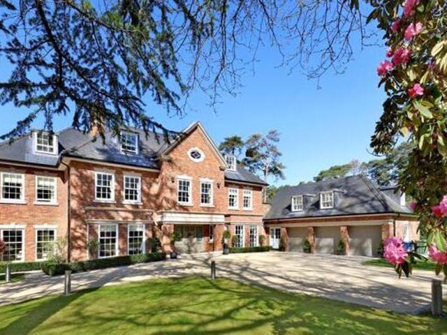 House for sale in Ascot
