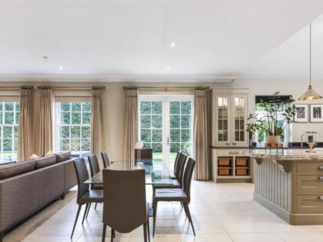 House for sale in Ascot