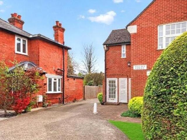 House for sale in Ascot