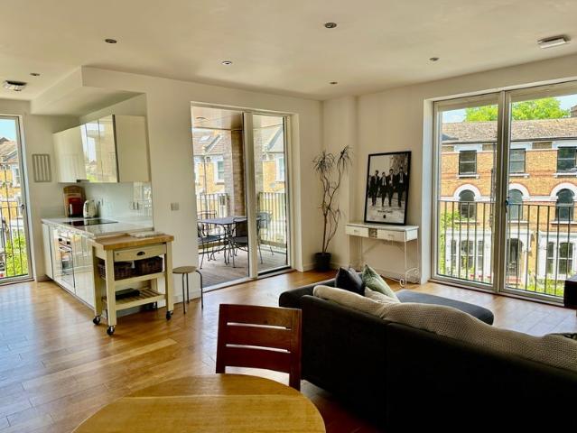Apartment for rent in Brownswood Park, Stoke Newington