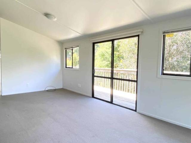 Townhouse for rent in Paremoremo, Oroua County