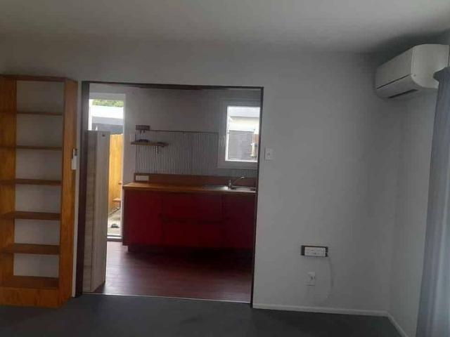 Townhouse for rent in Chaslands, Canterbury