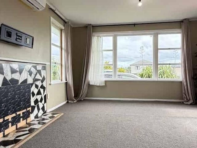 House for rent in Oratia
