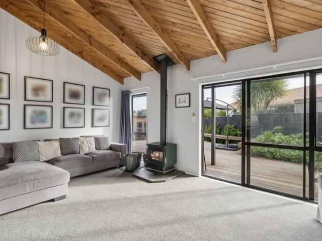House for rent in Waikanae Beach, Wellington