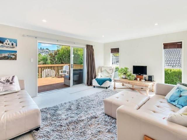 House for rent in Paremoremo