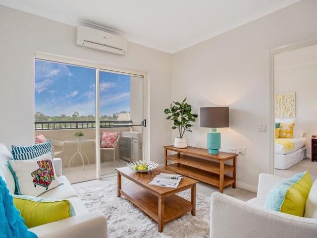 Apartment for sale in Ashmore City, Queensland