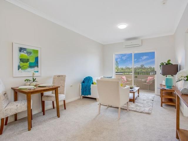 Apartment for sale in Ashmore City, Queensland