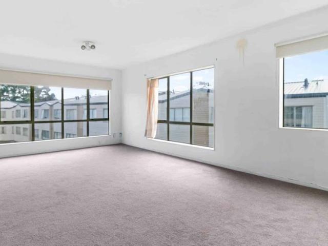 Apartment for rent in Beach Haven, Kaipātiki